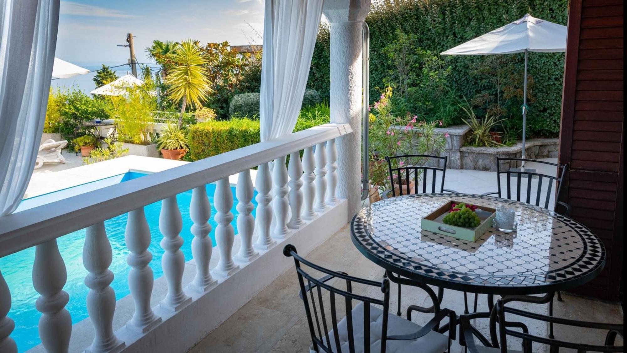 Family Friendly Apartments With A Swimming Pool Lovran, Opatija - 14178 Zewnętrze zdjęcie